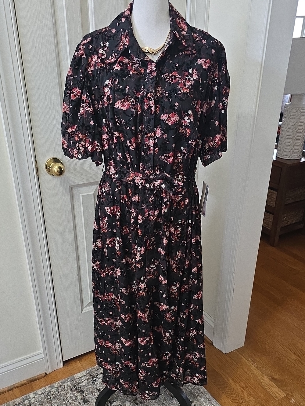 52SEVEN BRAND WOMEN'S PLUS SIZE BLACK AND ROSE FLORAL DRESS SIZE 18W